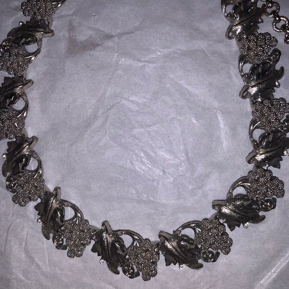 Silver grape vine necklace - Picture 1 of 5